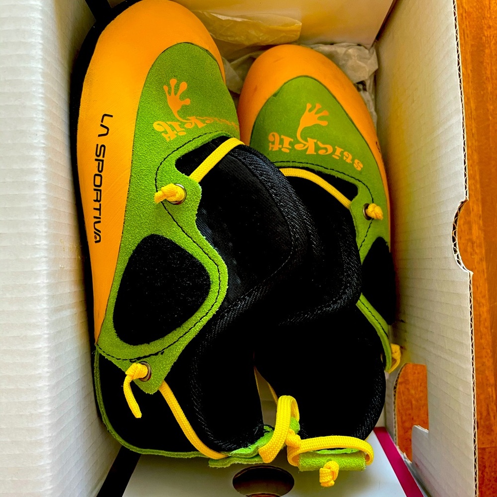 Kids LaSportiva size 1-1.5 climbing shoes-NEW